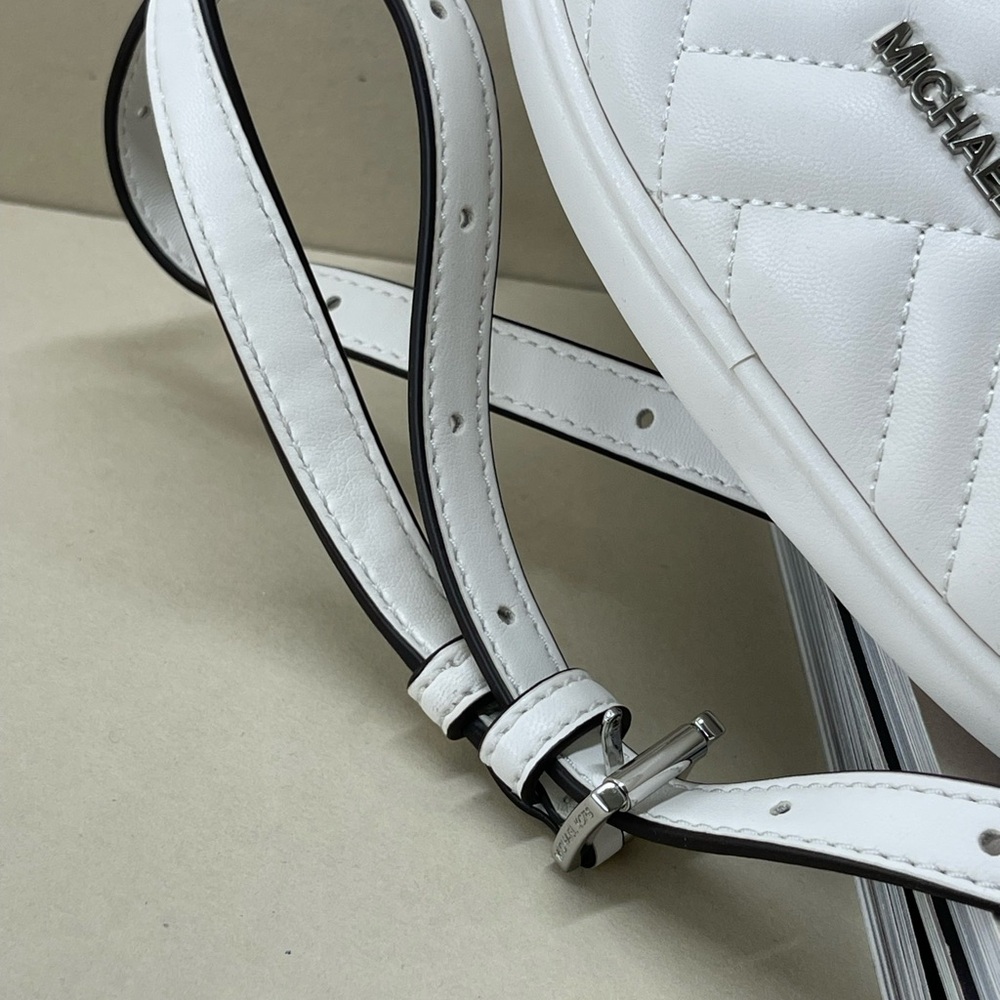 (new+tag) Michael Kors large belt bag women quilted leather optic white - Picture 6 of 11